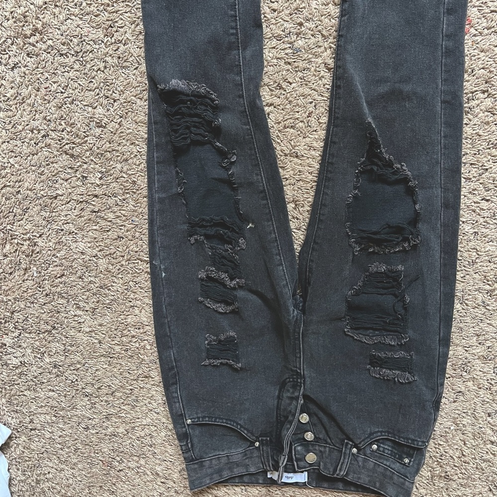 Adika ripped jeans